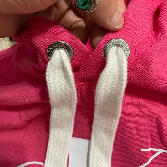 NWT Women’s Size Small Calvin Klein Jeans Cropped Drawstring Tie Dye Hoodie - Picture 9 of 12